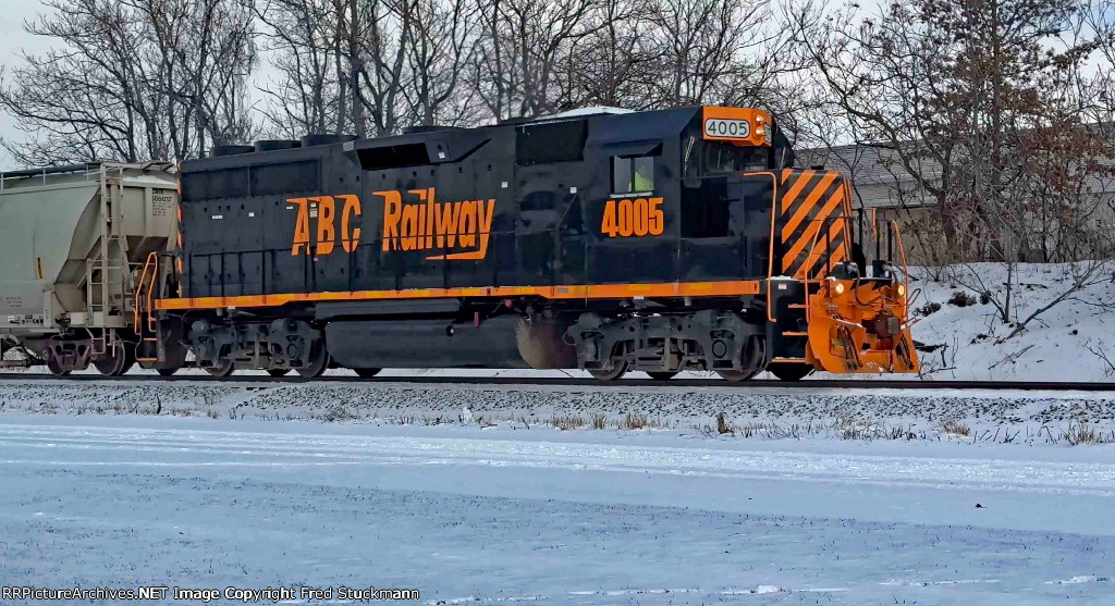 AB 4005 leads Z641-18 to Barberton.